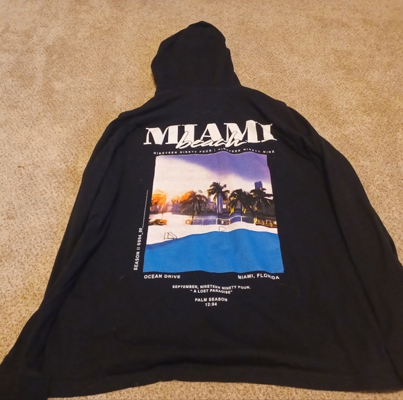 long sleeve shirt w hood - Picture 2 of 2